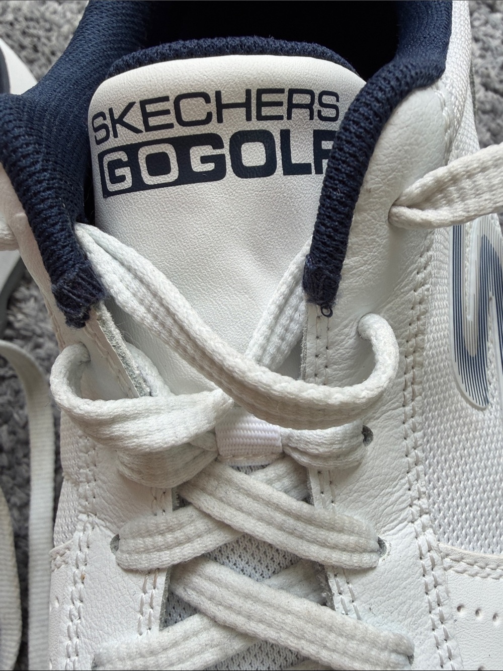 Golf sketchers White and Navy Low-Top golf Sneakers only worn once 😊size 12 - Picture 2 of 9